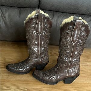 Ariat Brown Boots with Intricate Design